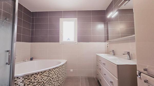 MAISON RECENTE DE PLAIN PIED165M² 5 PIECES GARAGE JARDIN