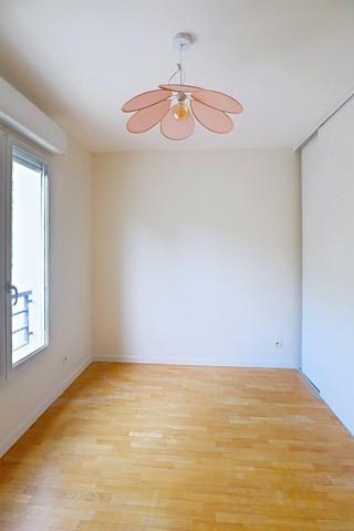 5 pièces sur 2 niveaux · DPE C · Parking inclus + Balcons