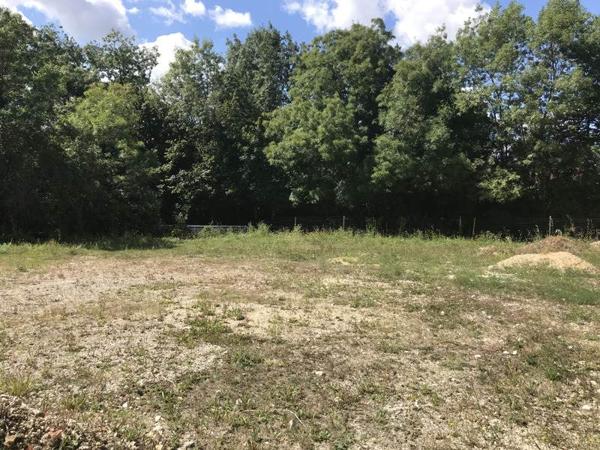 Terrain à vendre |  Ruelle-sur-Touvre |  824 m²