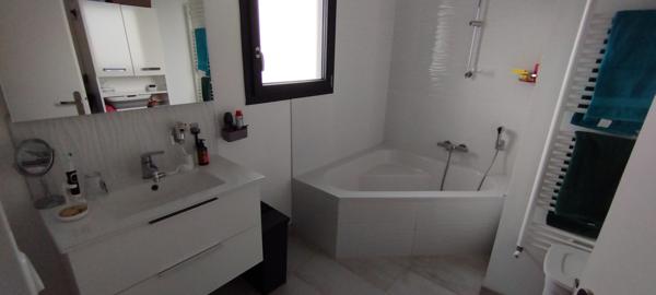 TRES BELLE MAISON MODERNE ET RECENTE de 136 m2 réalisée en 2021 dans le Morbihan