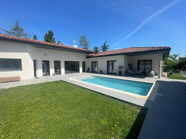 Maison contemporaine avec dépendance et piscine ! Deyme