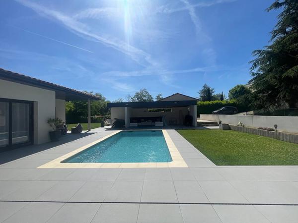 Maison contemporaine avec dépendance et piscine ! Deyme