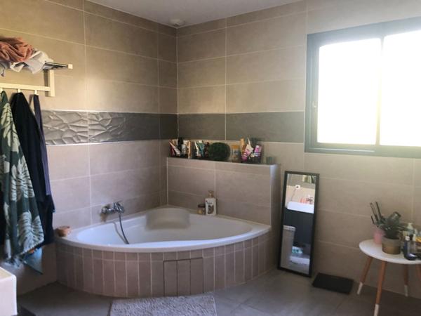 Maison contemporaine avec dépendance et piscine ! Deyme