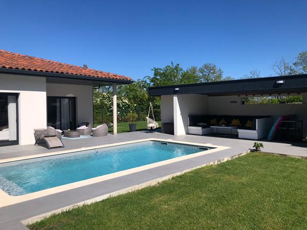 Maison contemporaine avec dépendance et piscine ! Deyme