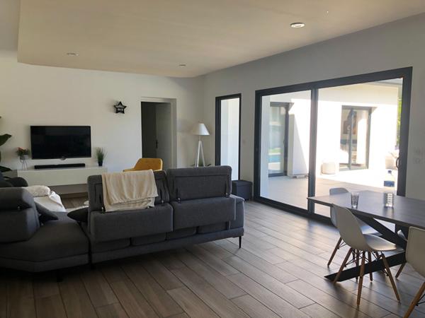 Maison contemporaine avec dépendance et piscine ! Deyme