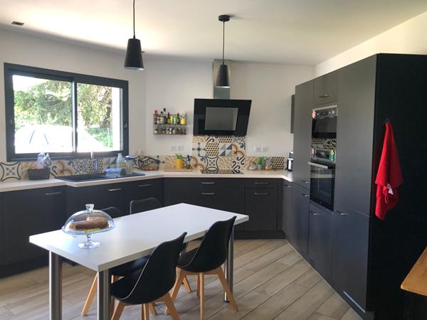 Maison contemporaine avec dépendance et piscine ! Deyme