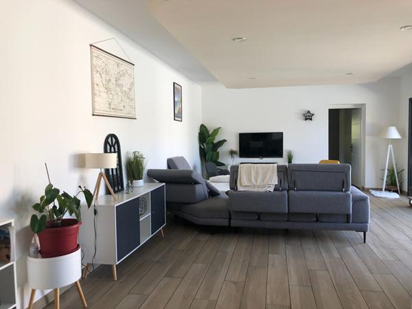 Maison contemporaine avec dépendance et piscine ! Deyme