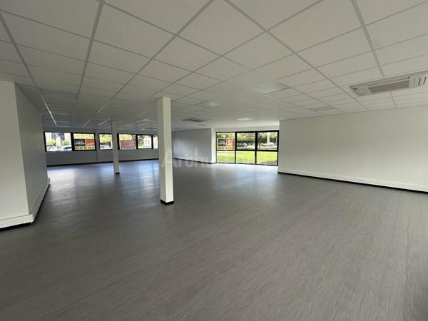 BUREAUX à VENDRE de 442 m²