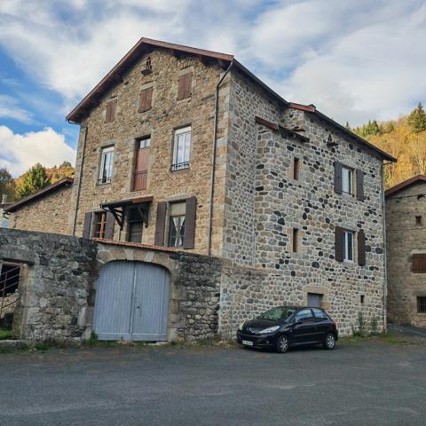 Dans petit hameau, Maison ancienne en pierres 160m2 sur 1712 m2, prox. St Martin de Valamas (07)