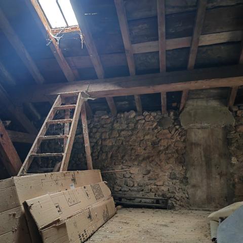 Dans petit hameau, Maison ancienne en pierres 160m2 sur 1712 m2, prox. St Martin de Valamas (07)