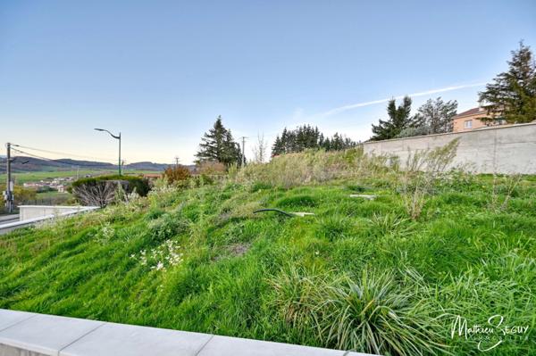 Terrain à bâtir au cœur de la végétation