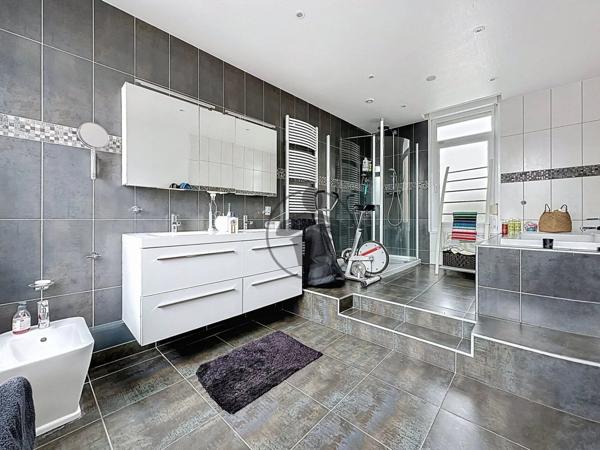 Vente Maison 9 pièces 280 m2 à Saint-Quentin