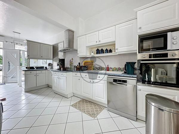 Vente Maison 9 pièces 280 m2 à Saint-Quentin