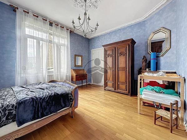 Vente Maison 9 pièces 280 m2 à Saint-Quentin