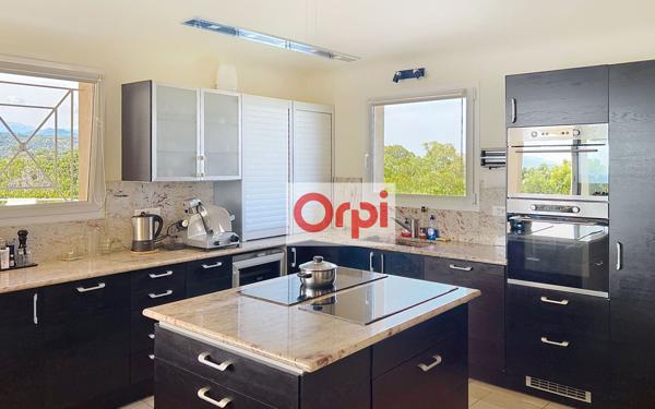 Maison à vendre    7 pièces •  Zonza