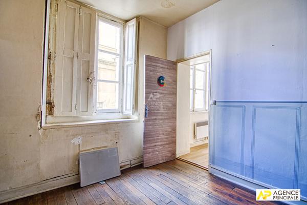 Versailles Saint-Louis Murs de boutique de 72m² 340 000 € **  - Référence  28050