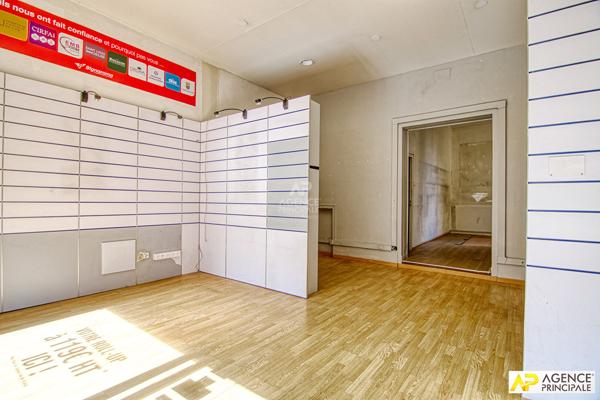 Versailles Saint-Louis Murs de boutique de 72m² 340 000 € **  - Référence  28050