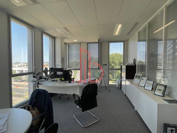 Bureau de 571 m² à louer à Bordeaux Lac - Bruges
