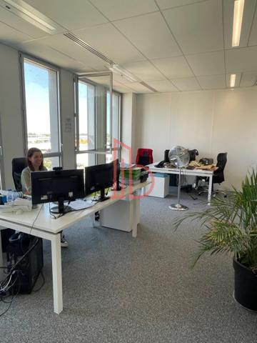 Bureau de 571 m² à louer à Bordeaux Lac - Bruges