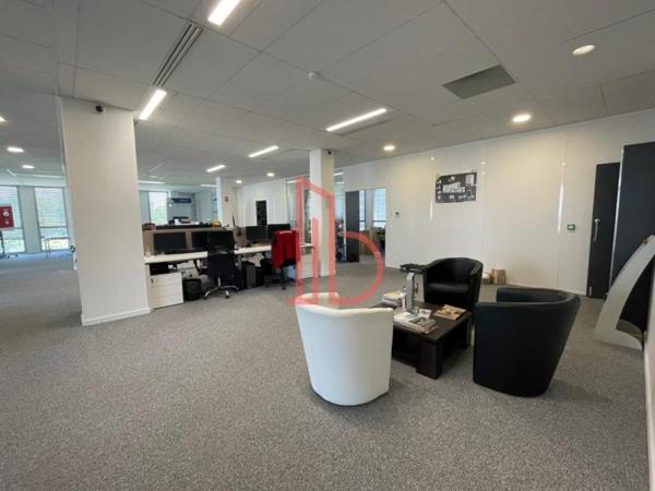 Bureau de 571 m² à louer à Bordeaux Lac - Bruges
