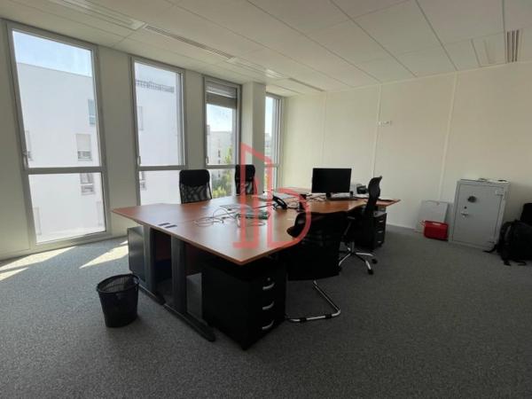 Bureau de 571 m² à louer à Bordeaux Lac - Bruges