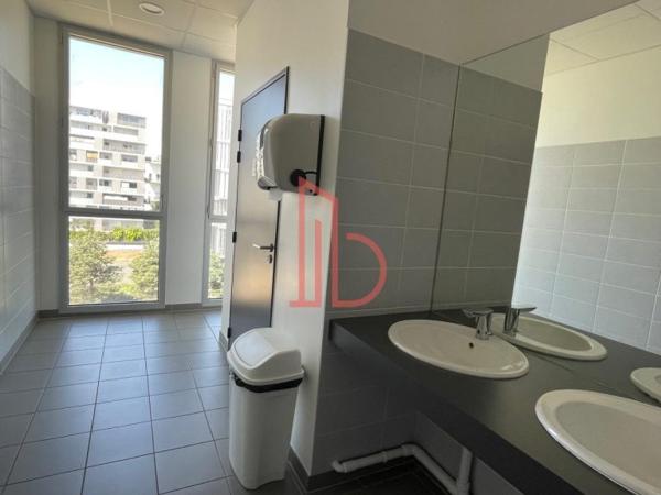 Bureau de 571 m² à louer à Bordeaux Lac - Bruges
