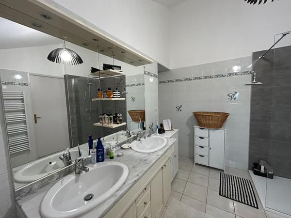 Jolie fermette entièrement rénovée à La Suze sur Sarthe