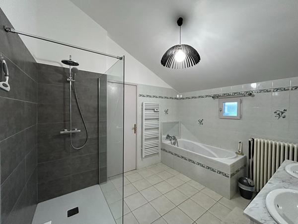 Jolie fermette entièrement rénovée à La Suze sur Sarthe