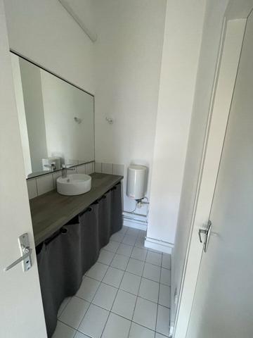 OPPORTUNITE LOCATION BUREAUX ETAT NEUF CLIMATISES FACIL D'ACCES AVEC PARKING 109m2