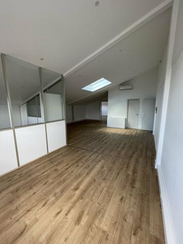OPPORTUNITE LOCATION BUREAUX ETAT NEUF CLIMATISES FACIL D'ACCES AVEC PARKING 109m2