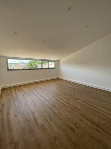 OPPORTUNITE LOCATION BUREAUX ETAT NEUF CLIMATISES FACIL D'ACCES AVEC PARKING 109m2