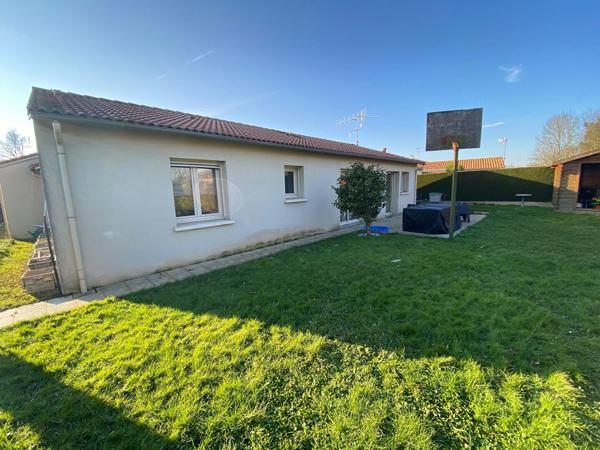 Chemillé - maison familiale de plain-pied en coeur de village avec 4 chambres , garage et jardin. A seulement 20 minutes au Nord e Cholet