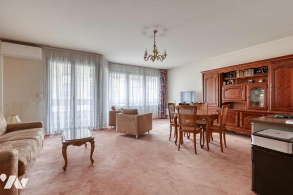 Notaire vend 2 pièces 70.58m² - 75016