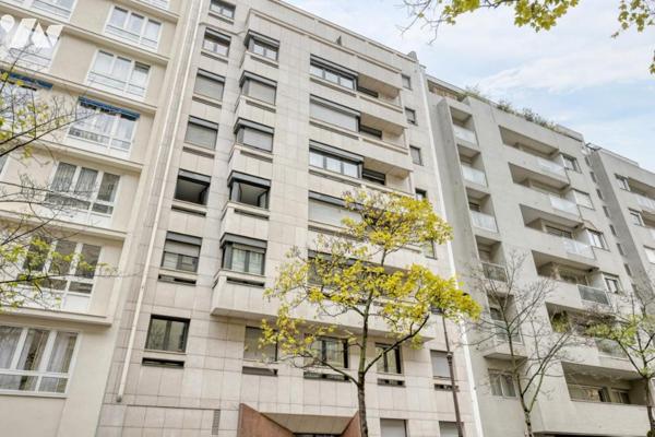 Notaire vend 2 pièces 70.58m² - 75016