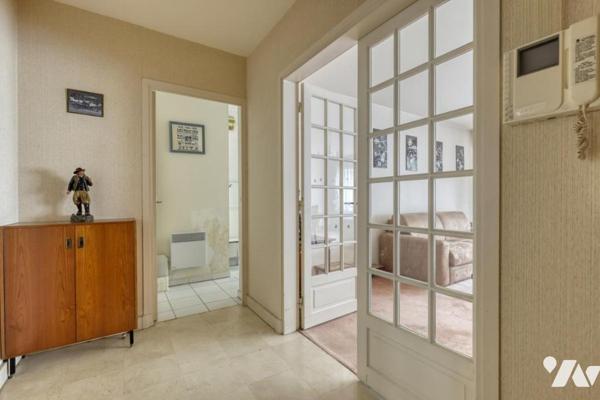 Notaire vend 2 pièces 70.58m² - 75016