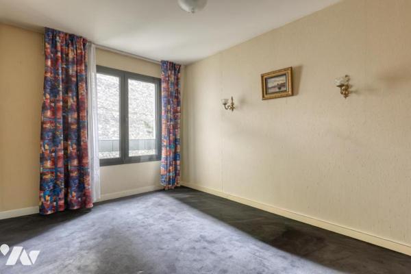 Notaire vend 2 pièces 70.58m² - 75016