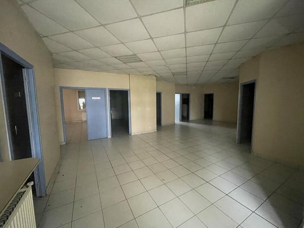 VENTE 743m2 BUREAUX AVEC GARAGE LA CRECHE PROCHE PEAGE