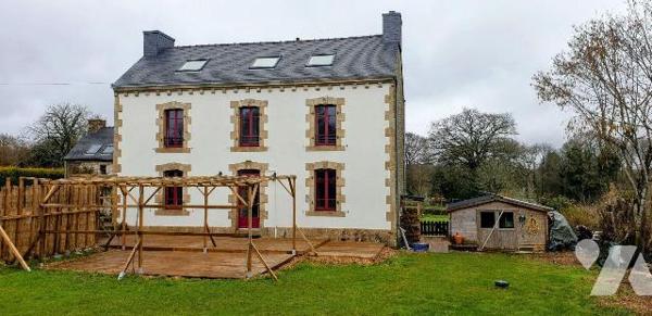 A 15 minutes de Quimperlé et 25 minutes des plages maison de caractère.
Rénovée complétement e...