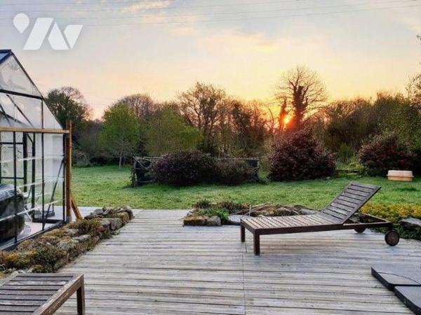 A 15 minutes de Quimperlé et 25 minutes des plages maison de caractère.
Rénovée complétement e...