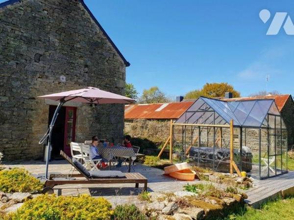 A 15 minutes de Quimperlé et 25 minutes des plages maison de caractère.
Rénovée complétement e...