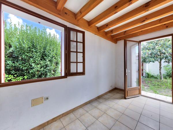 A quelques pas du Bassin, au calme d'une impasse, au coeur du centre ville