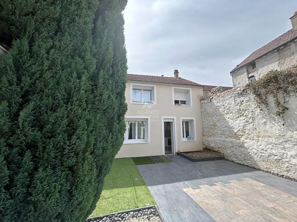 Maison Chanteloup Les Vignes 5 pièce(s) 100 m2 355 000 € **  - Référence  1806