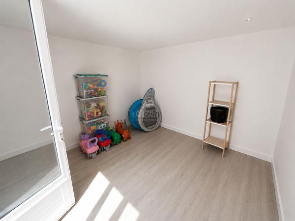 Maison Chanteloup Les Vignes 5 pièce(s) 100 m2 355 000 € **  - Référence  1806