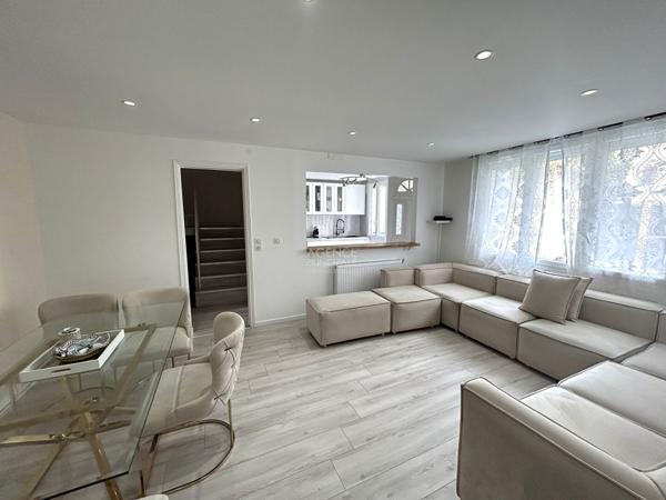 Maison Chanteloup Les Vignes 5 pièce(s) 100 m2 355 000 € **  - Référence  1806