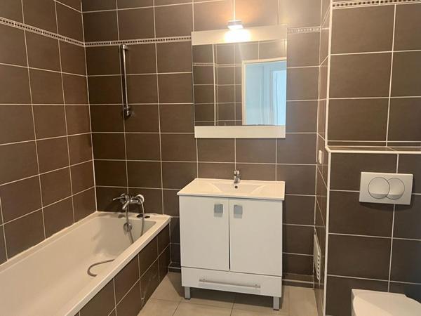 Joli 2 pièces 46 m² au Port d'Antibes avec 1 stationnement en sous sol