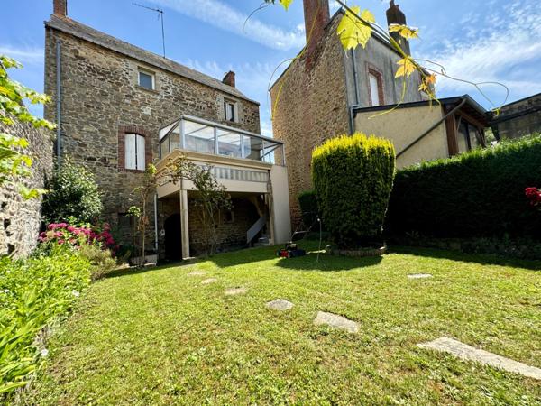 Maison en pierres 2 chambres avec dépendance, garage et jardin de 225m2