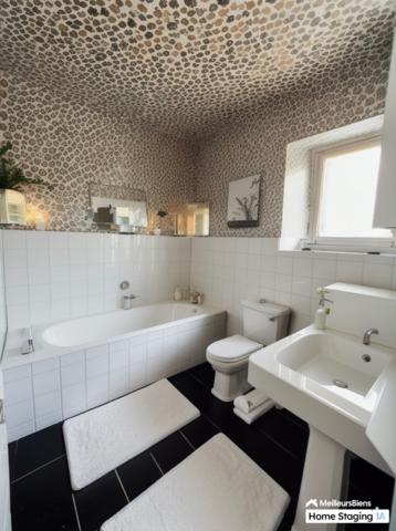 Maison en pierres 2 chambres avec dépendance, garage et jardin de 225m2