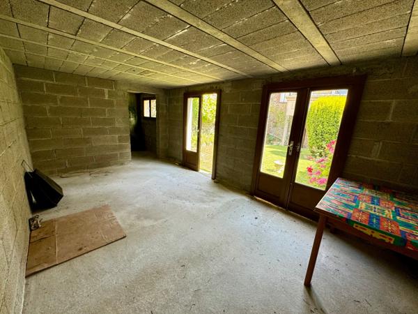 Maison en pierres 2 chambres avec dépendance, garage et jardin de 225m2