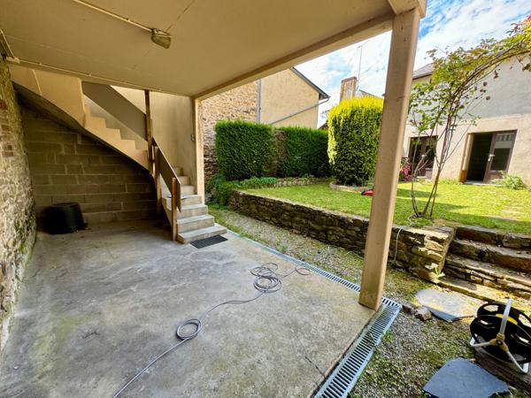 Maison en pierres 2 chambres avec dépendance, garage et jardin de 225m2