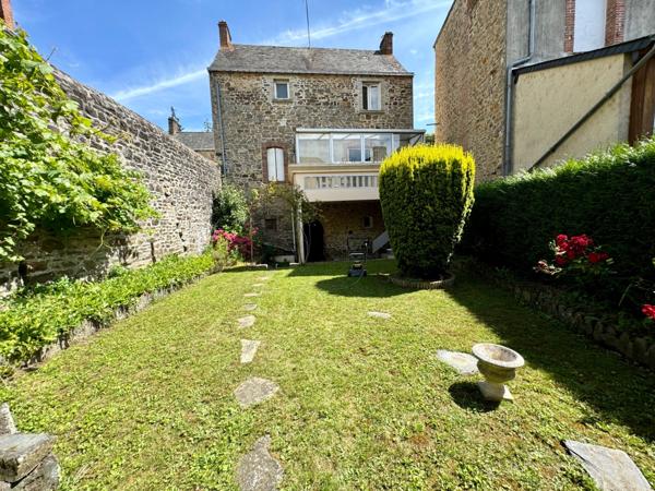 Maison en pierres 2 chambres avec dépendance, garage et jardin de 225m2